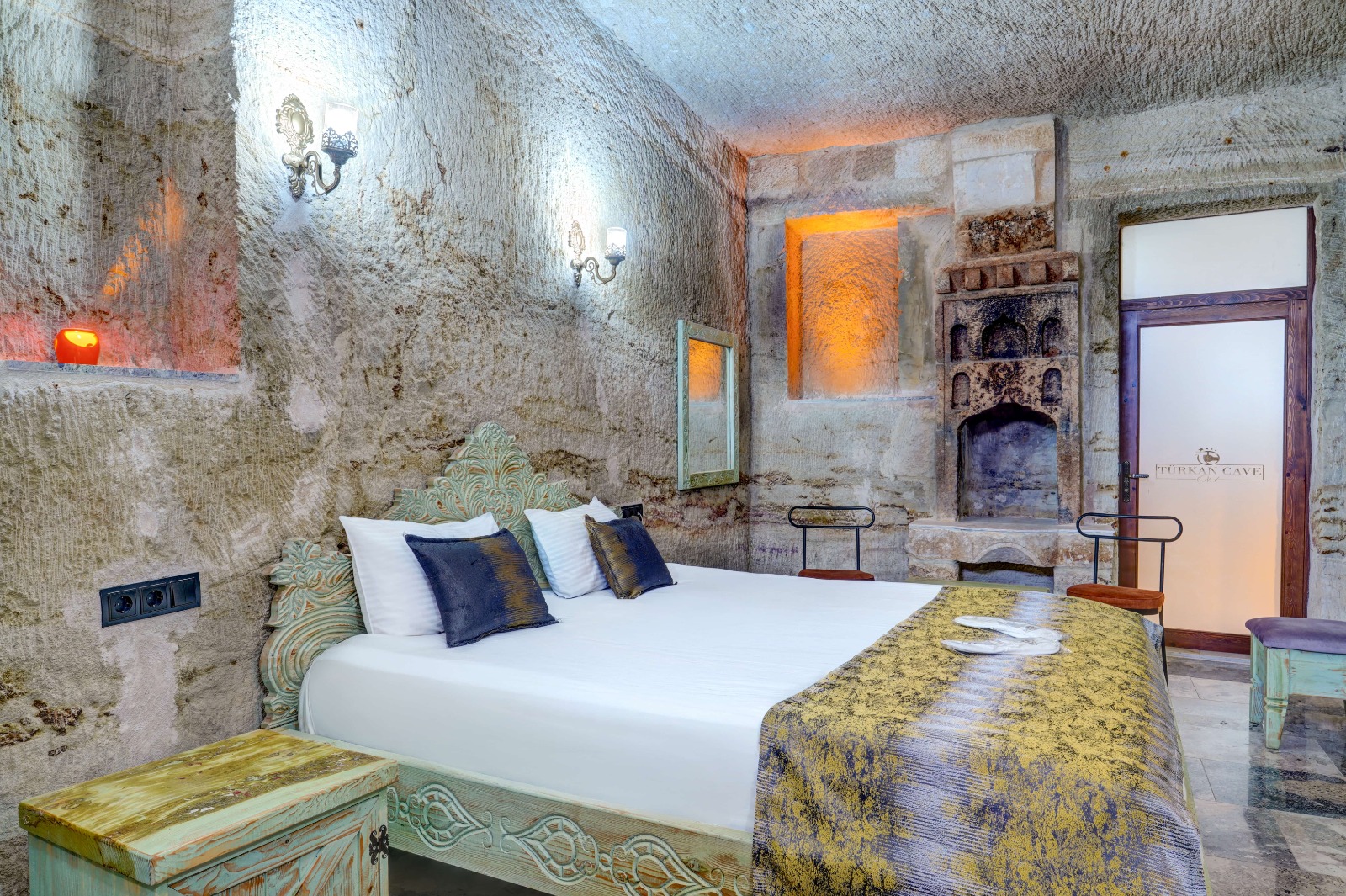 Deluxe Cave Suite 1