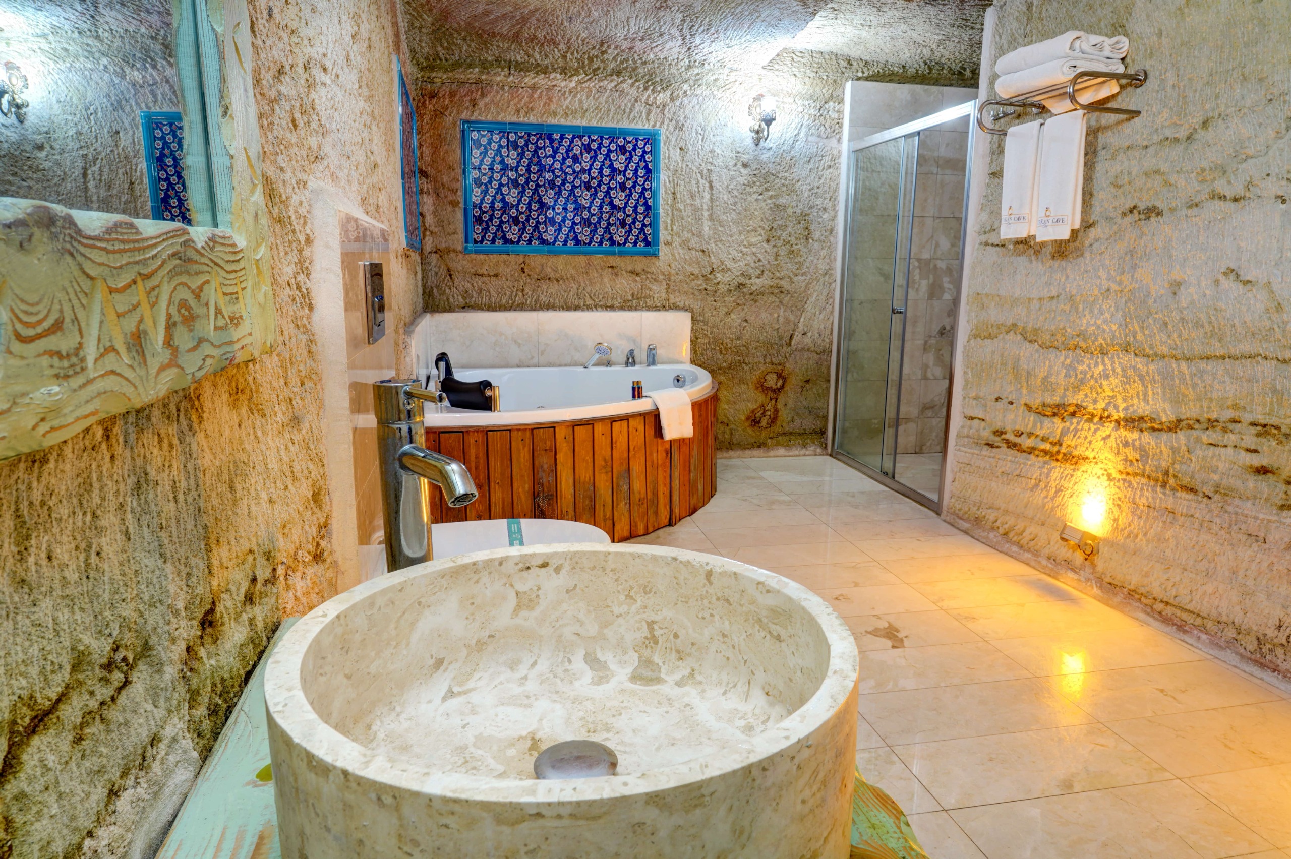 Deluxe Cave Suite 2