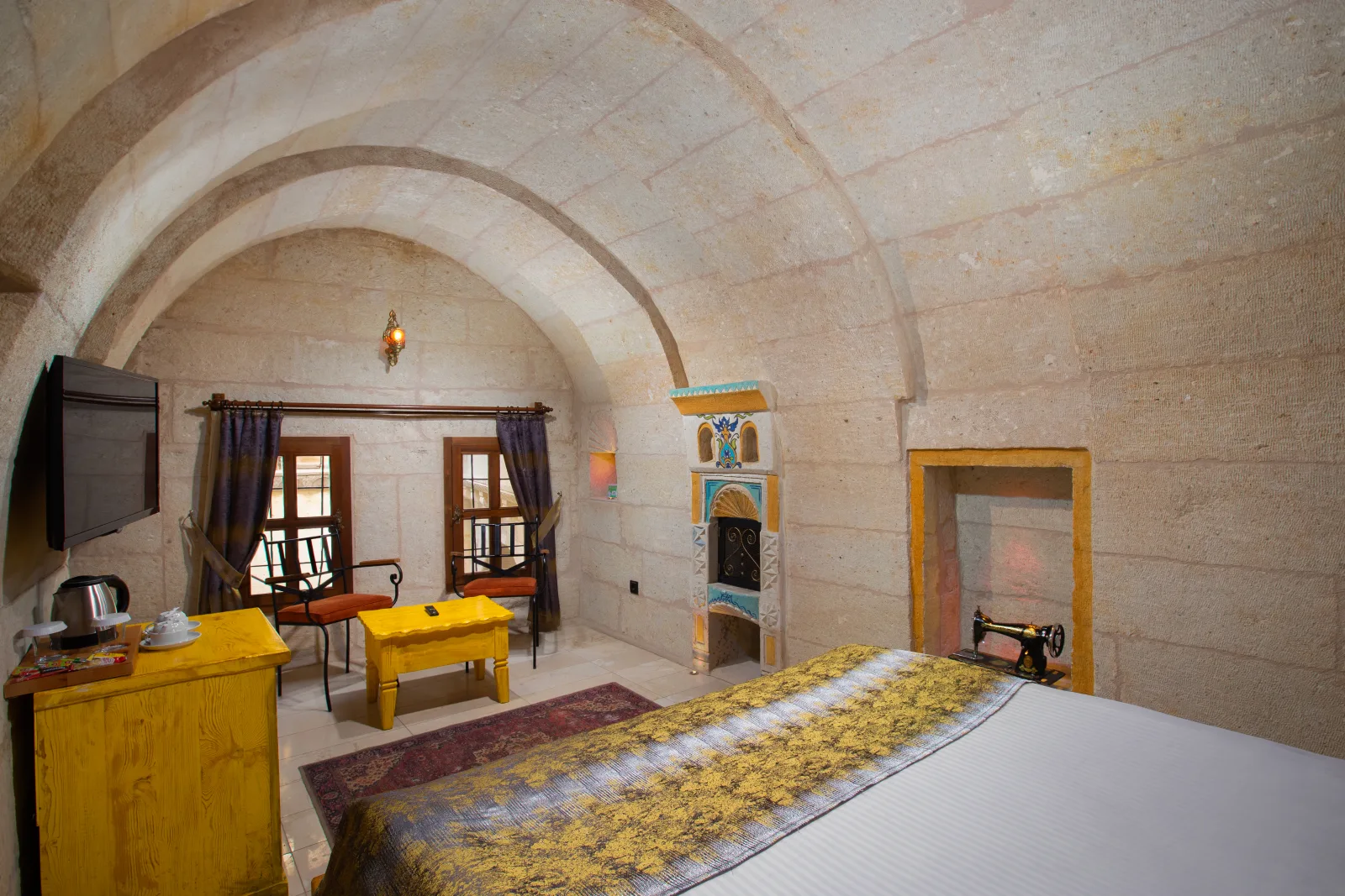 Deluxe Cave Suite 2