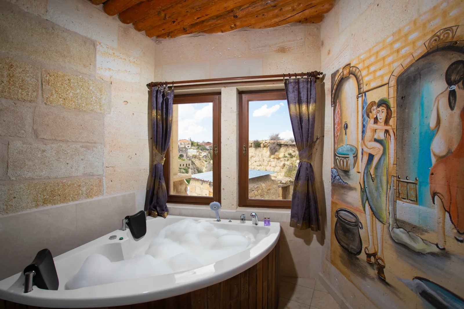 Deluxe Cave Suite 4